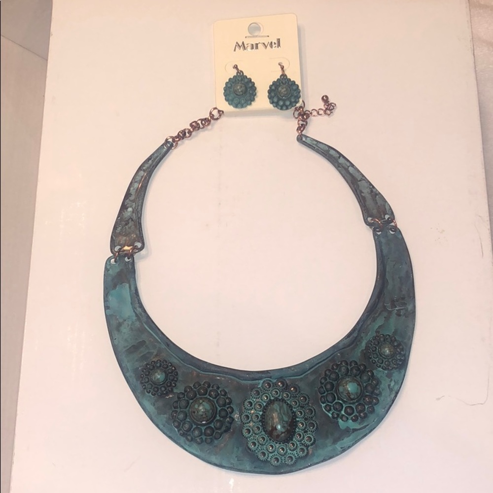 Necklace/Earrings set